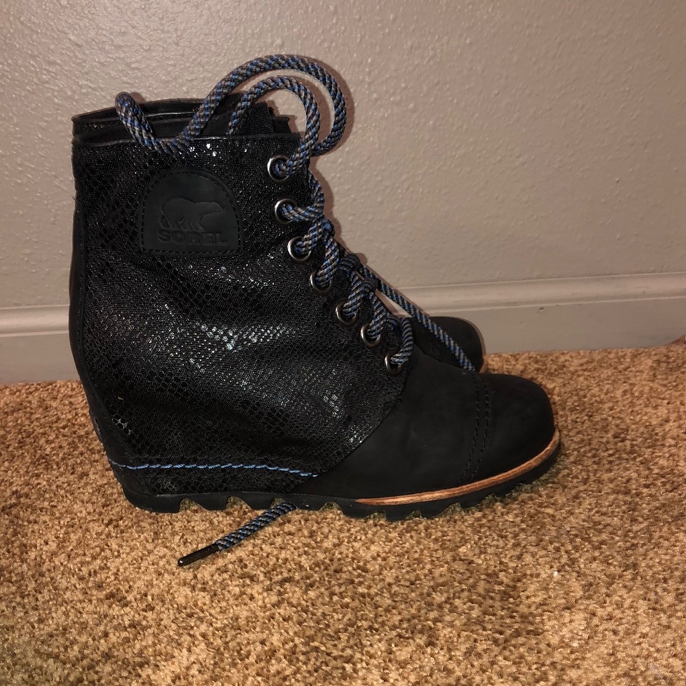Sorel black wedges size 6.5